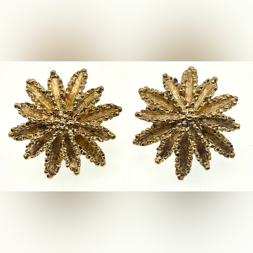 Vintage 1970s Avon Textured Gold Tone Starburst Clip-On Earrings Signed Avon